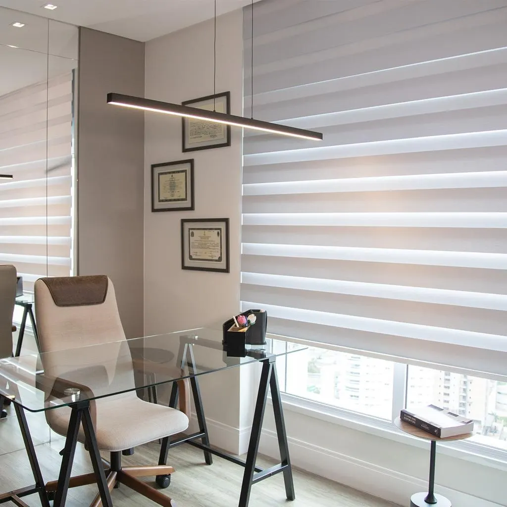 Persiana double vision em ambiente decorado